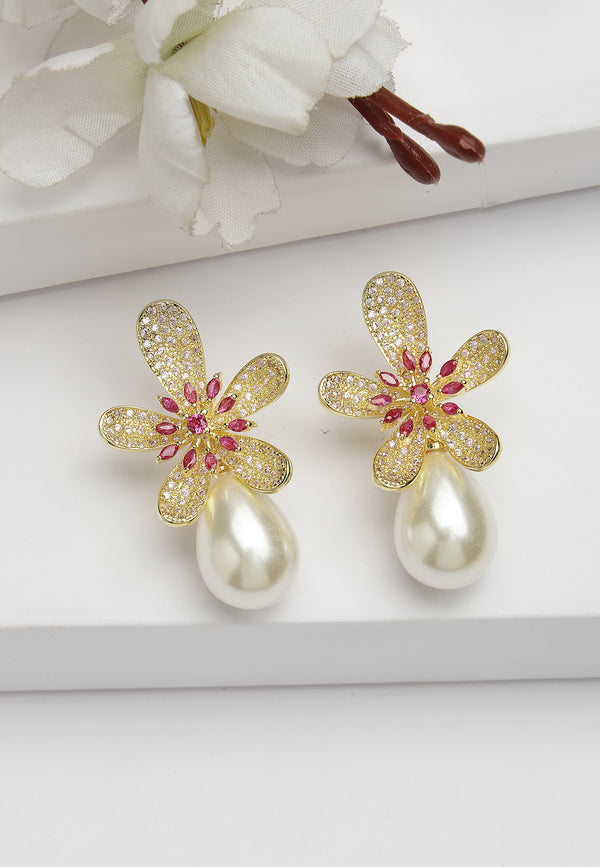 Aretes florales brillantes con gota de perlas