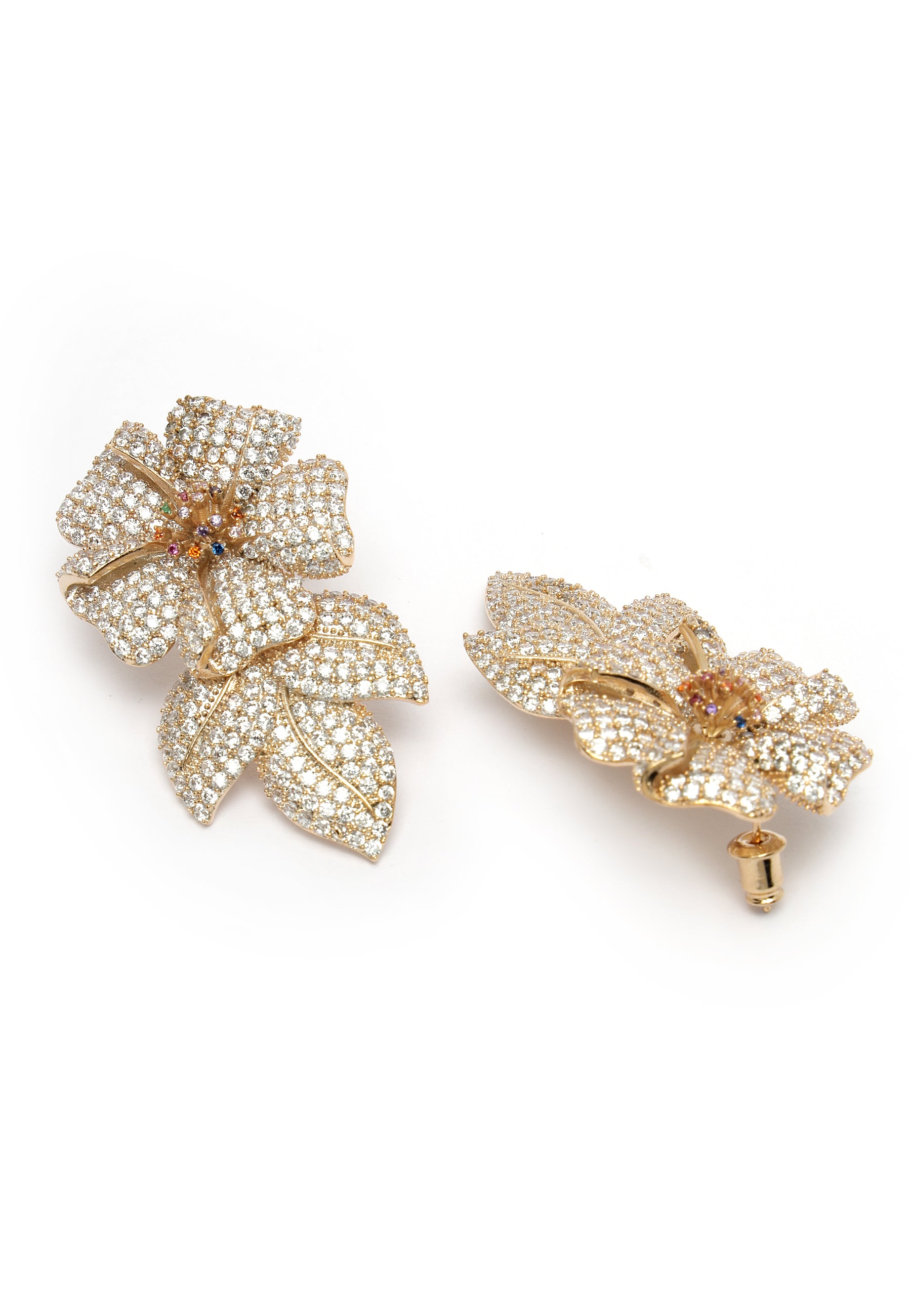 Pendientes de flores y hojas brillantes