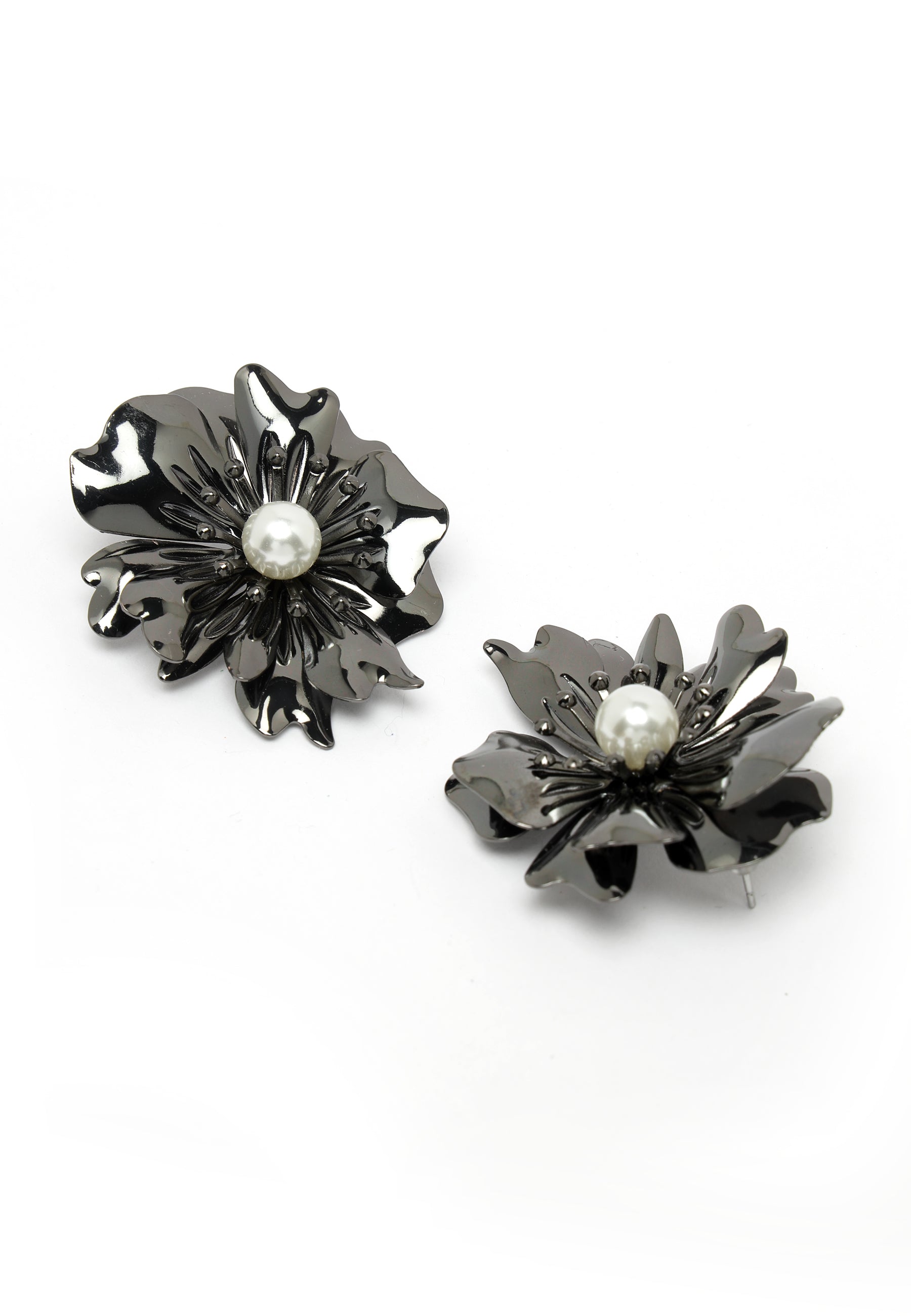 Kolczyki sztyfty z perłami w stylu vintage w kolorze czarnym