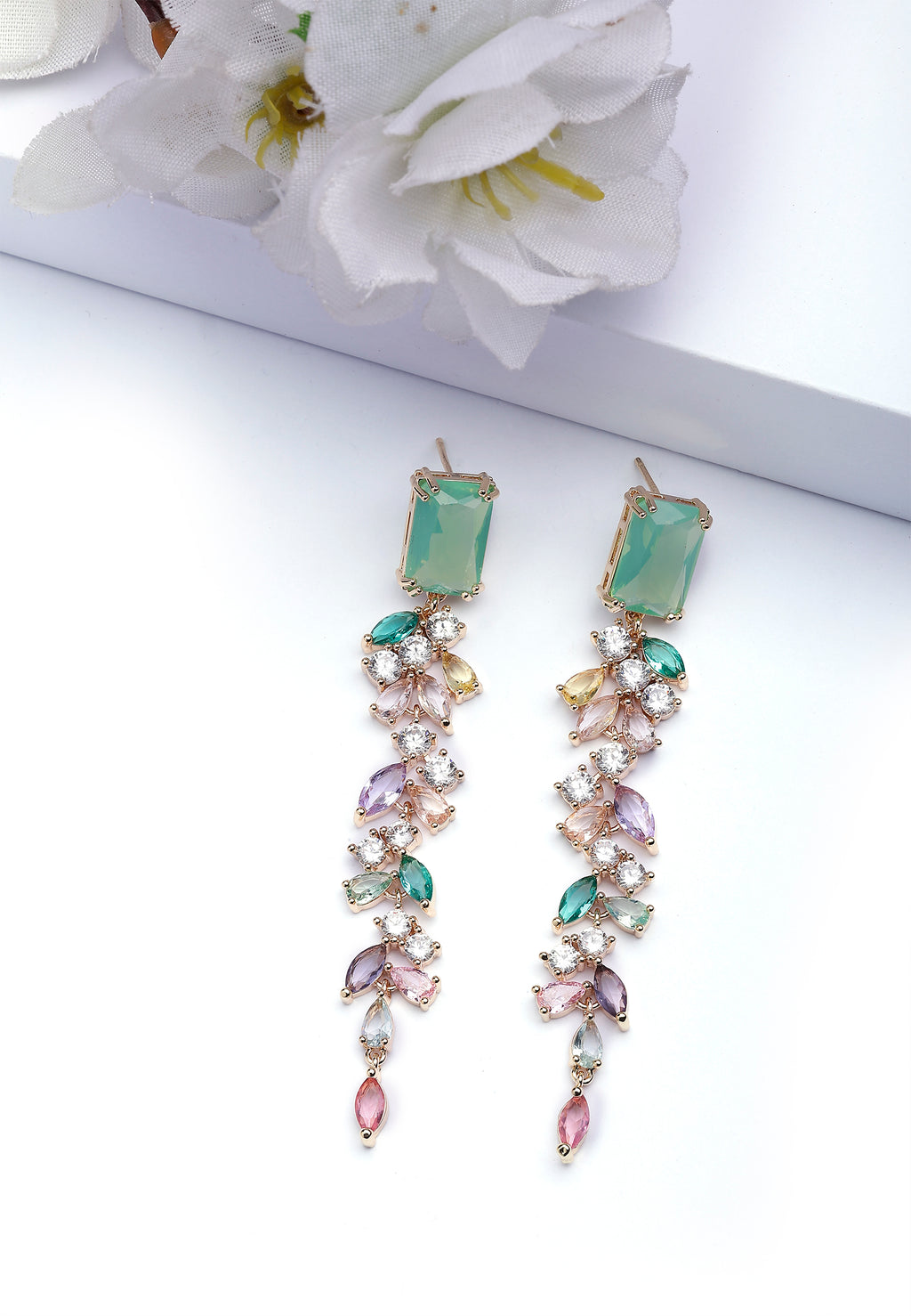 Pendientes Colgantes Elegantes con Hojas