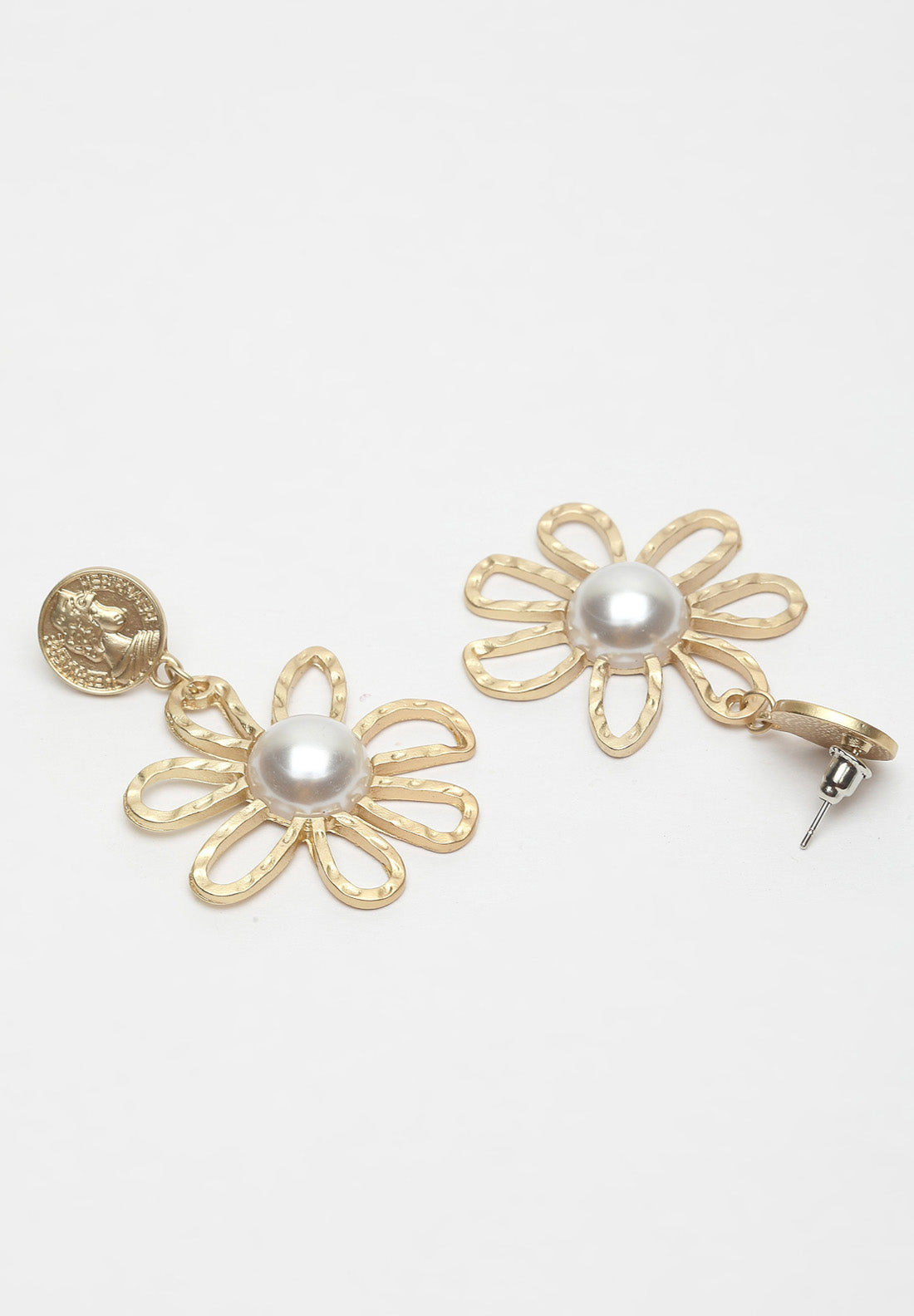 Orecchini di perle floreali in oro