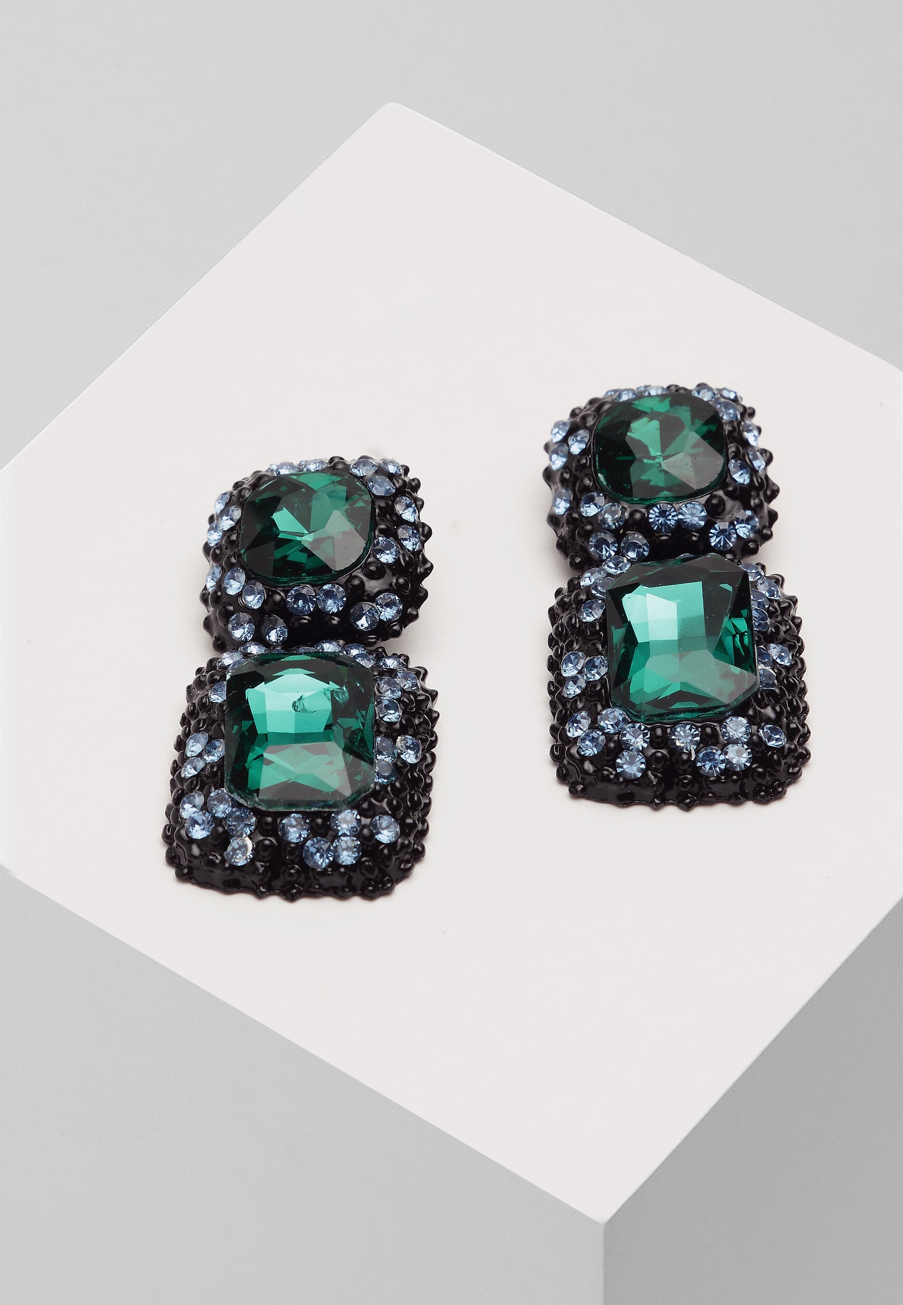 Kolczyki wiszące z kryształkami w kształcie kwadratu w kolorze zielonym